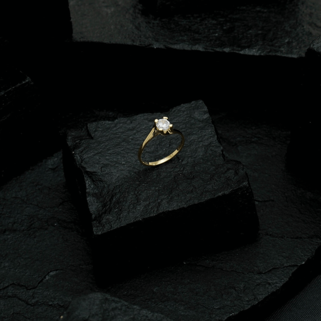 Anel-Dourado-24K-Solitário-com-Zircônia-Pequena-Zarelle-3