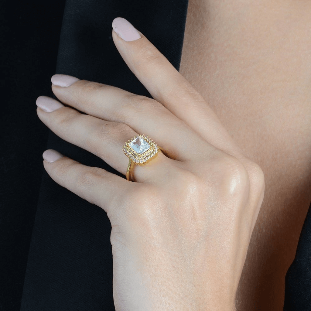 Anel-Dourado-24K-Solitário-com-Zircônia-Quadrada-Zarelle-2