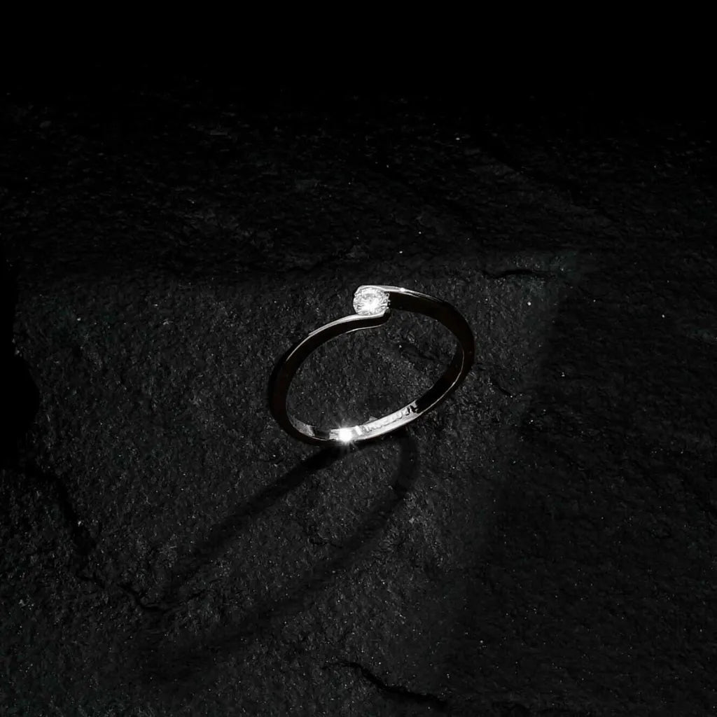 Anel-Prateado-24K-Solitario-Ponto-de-Luz-Zirconia-Zarelle-3