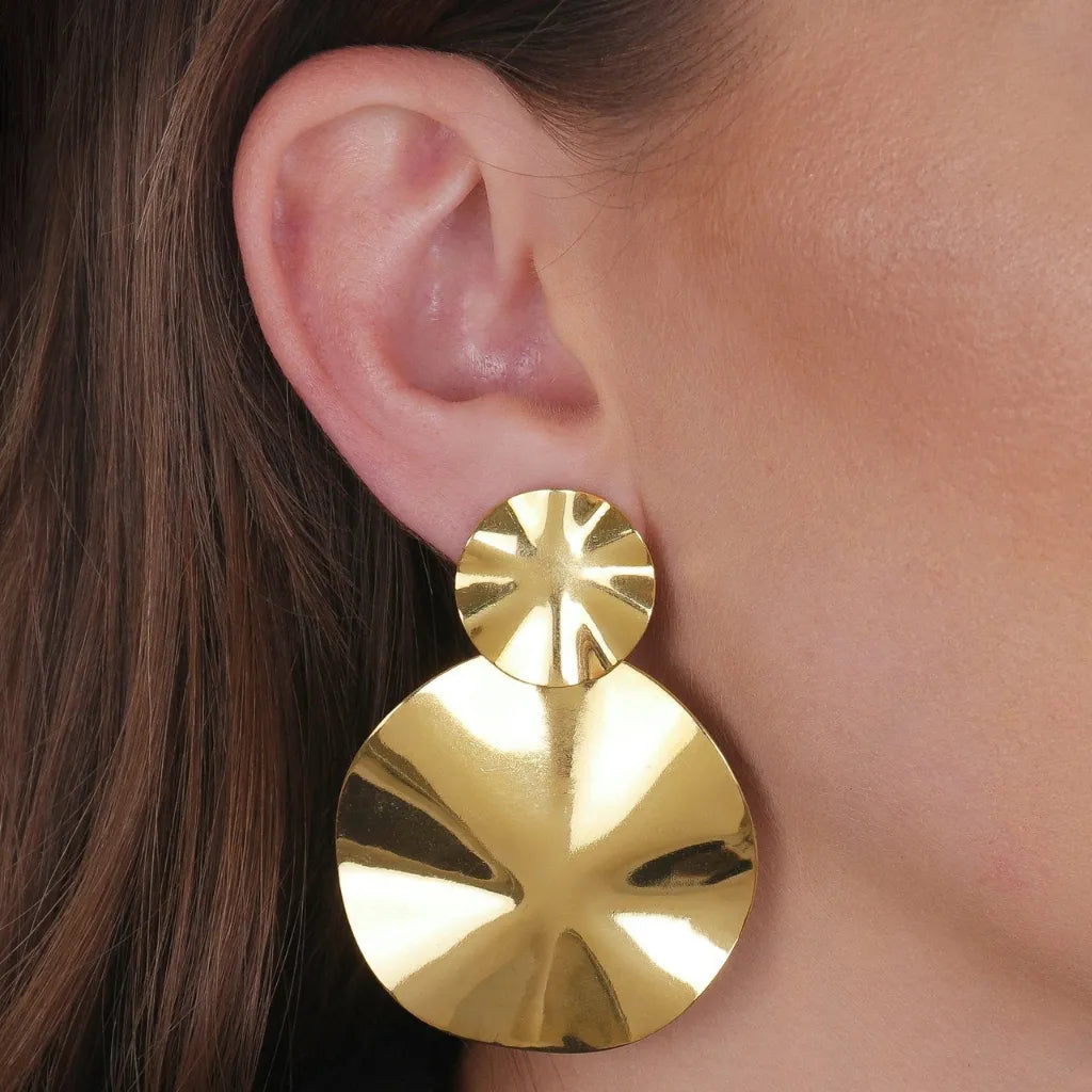 Brinco-Dourado-24K-Dois-Circulos-Organicos-Amassados-Zarelle-2