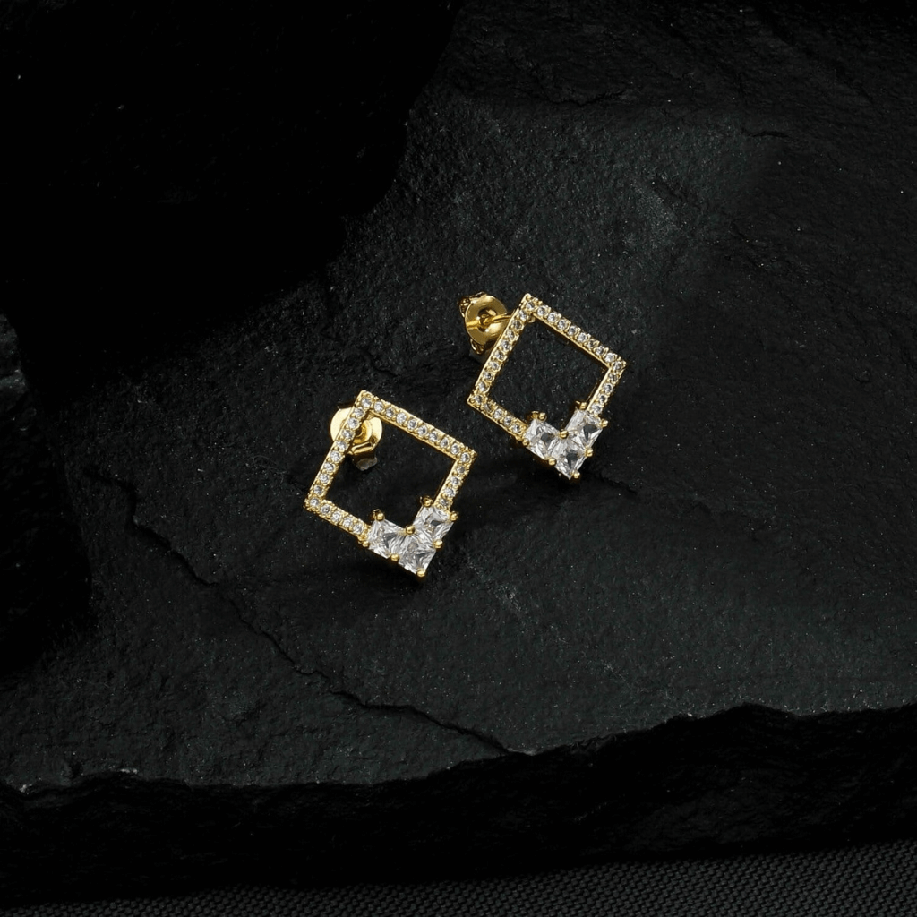 Brinco-Dourado-24K-Quadrado-com-Zirconia-Zarelle-3