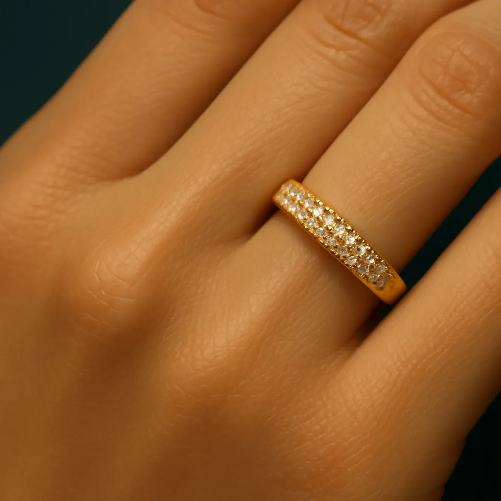 anel-feminino-no-dedo-aparador-luxo