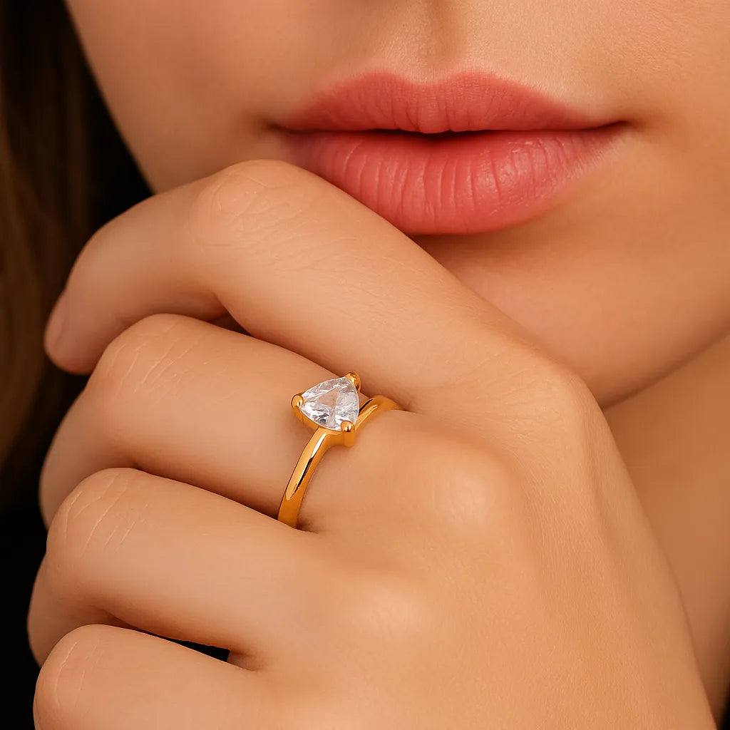 anel-solitario-coracao-no-dedo-em-look-romantico-zarelle