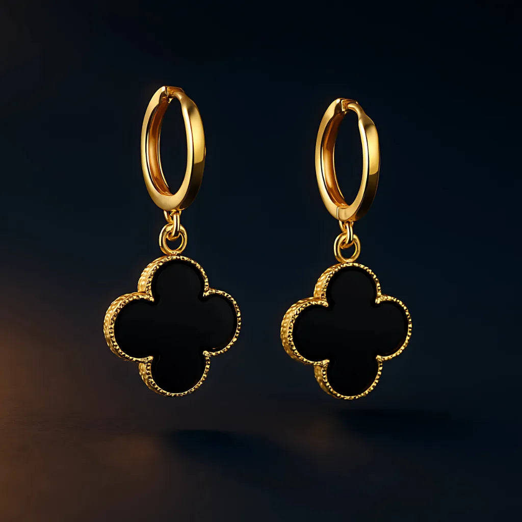 brinco-dourado-24k-trevo-com-zirconia-preta-feminino-pendente-4