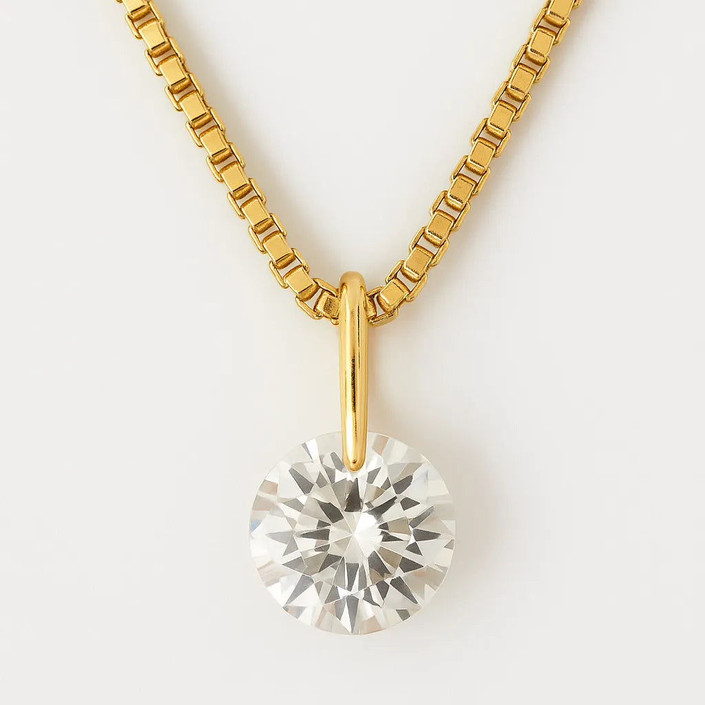 close-zirconia-lapidadada-em-colar-ponto-de-luz-zarelle