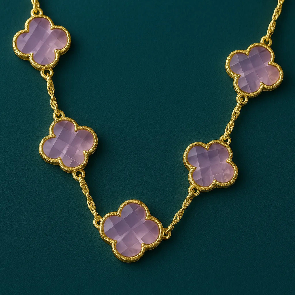 colar-dourado-com-trevos-rosa