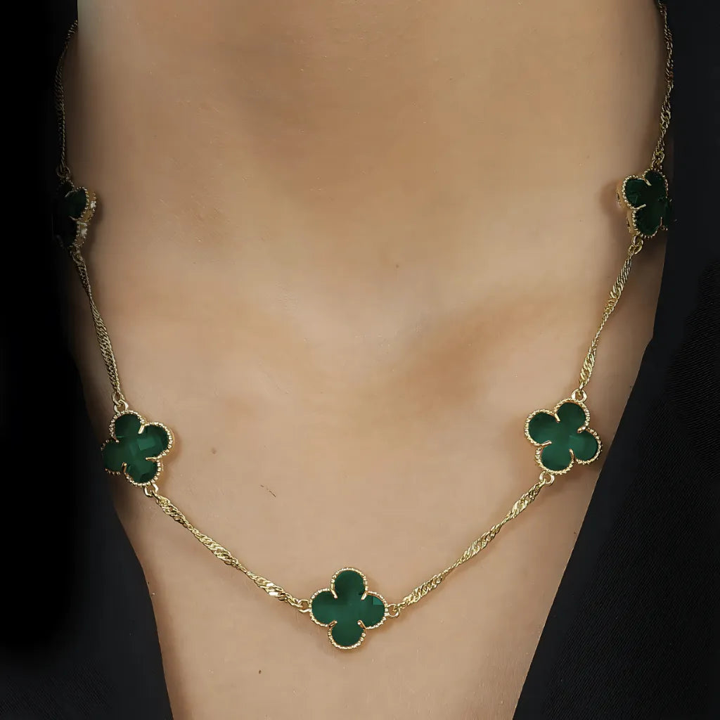 colar-trevos-verdes-no-pescoco-look-natural-e-elegante-zarelle