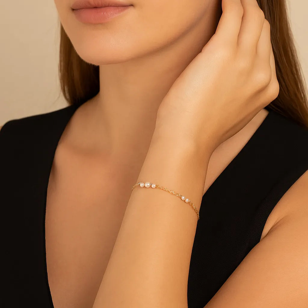 pulseira-com-perolas-e-zirconia-no-pulso-look-romantico-zarelle