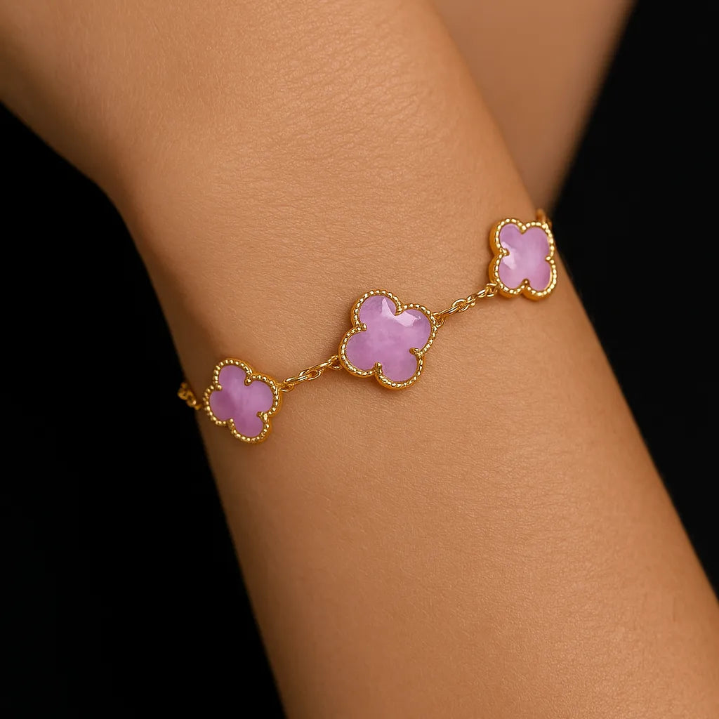 pulseira-dourada-24k-com-trevos-de-zirconia-rosa-feminina-2