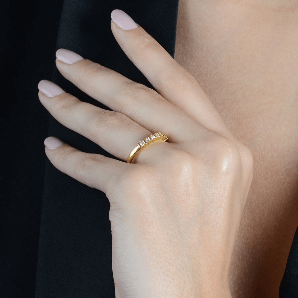 Anel-Dourado-24K-Aparador-de-Aliança-com-7-Zircônias-Zarelle-2