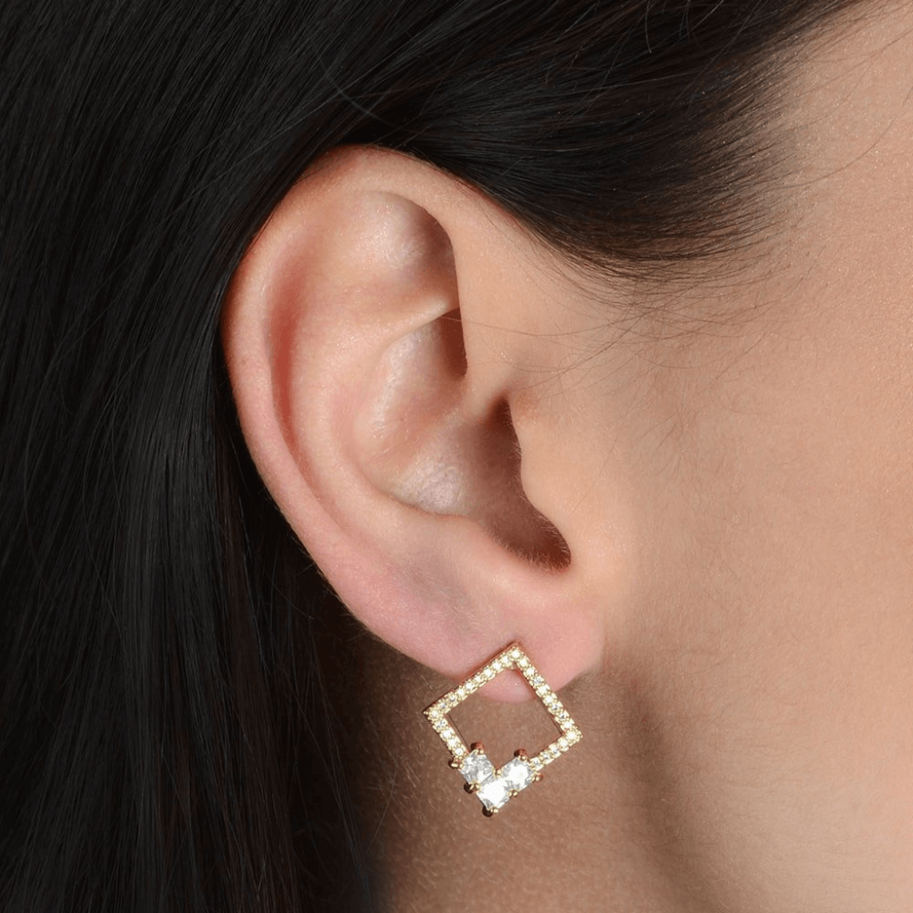 Brinco-Dourado-24K-Quadrado-com-Zirconia-Zarelle-2