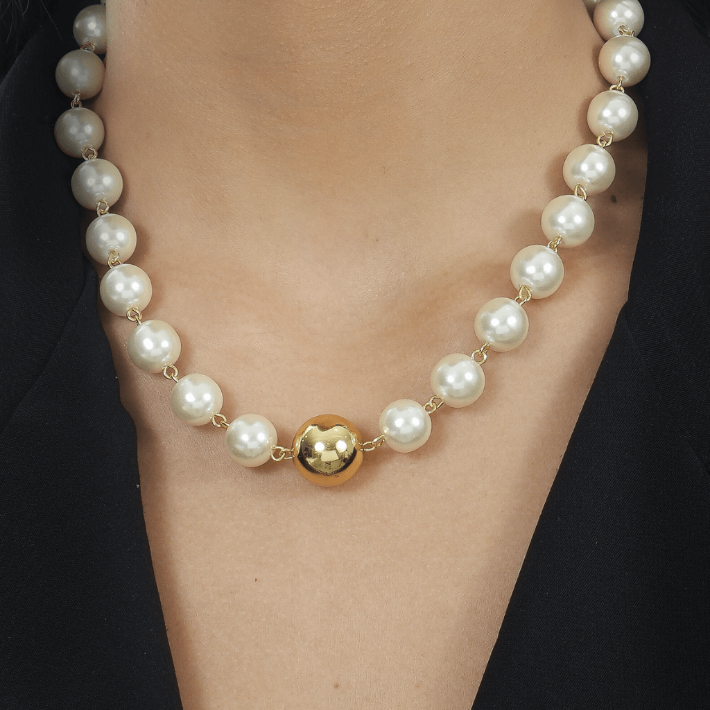 Colar-Dourado-24K-com-Perolas-e-Esfera-Zarelle-2