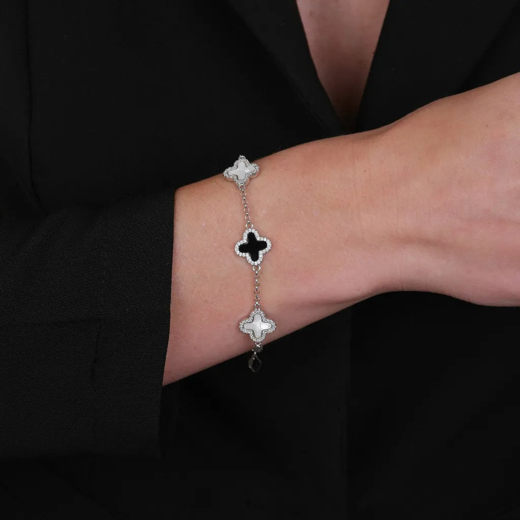 Pulseira-Prateada-24K-Trevos-Pretos-e-Brancos-com-Zirconias-Zarelle-2