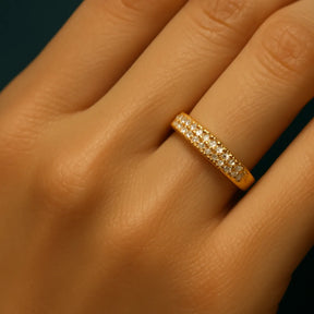 anel-feminino-no-dedo-aparador-luxo