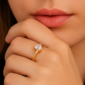 anel-solitario-coracao-no-dedo-em-look-romantico-zarelle