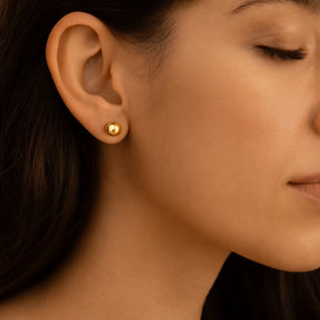brinco-dourado-24k-bolinha-com-perola-formato-classico-feminino-2