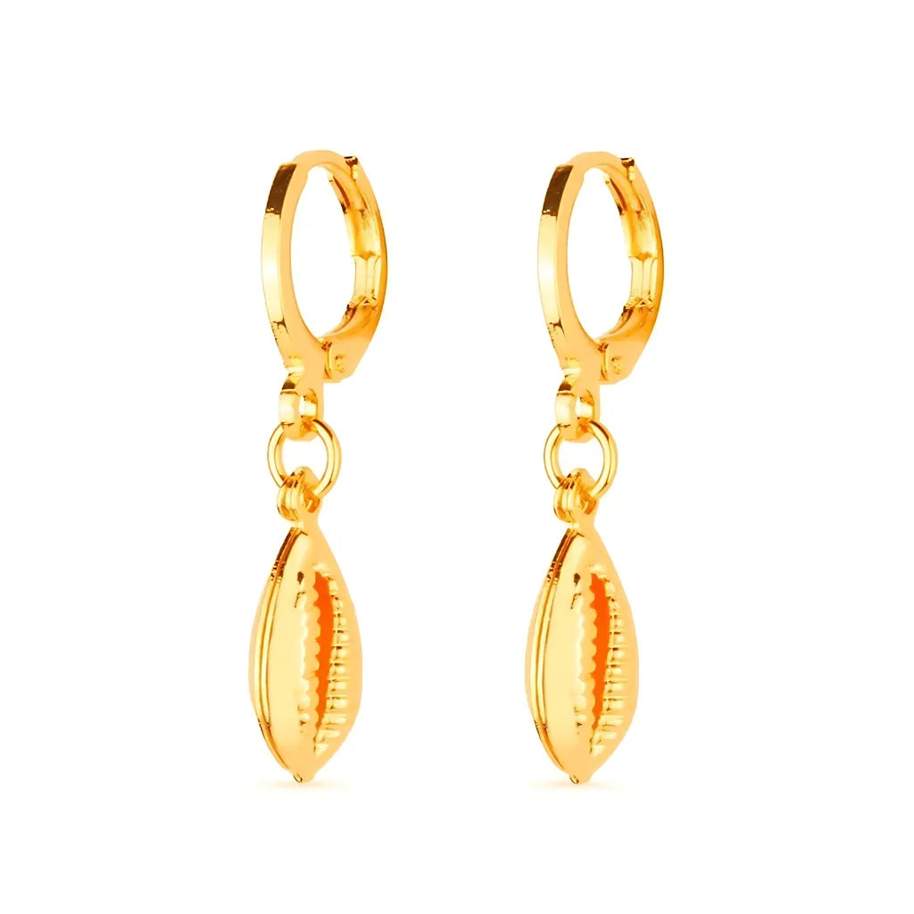 brinco-dourado-argolinha-com-buzios-banhado-a-ouro-24k-1