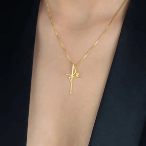 colar-cruz-fe-no-pescoco-dourado-2