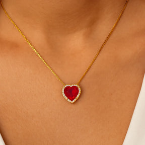 colar-feminino-no-pescoco-pedra-natural